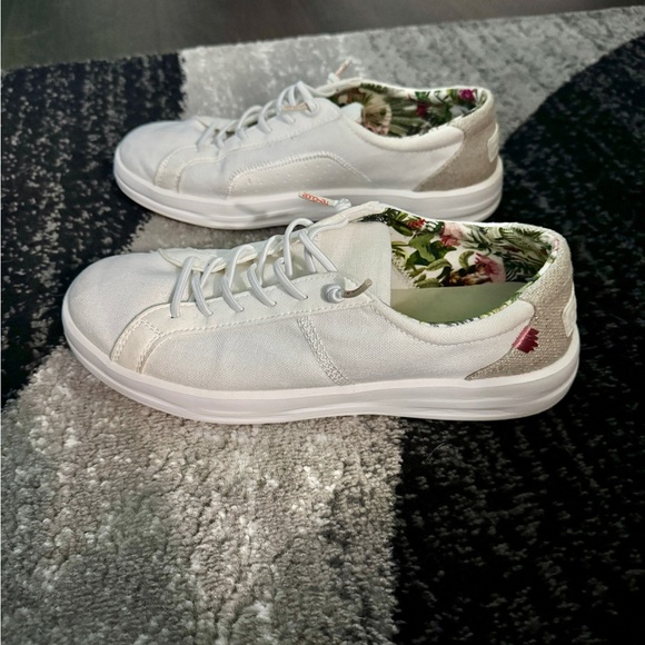 Hey Dude Shoes - Hey Dude women’s White Floral Lined Sneakers Sz 9